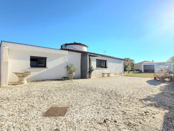 MAISON VILLEMOUSTAUSSOU - PLAIN PIED- 3 CHAMBRES - 1 STUDIO INDEPENDANT - CLIMATISATION - PISCINE - GARAGE