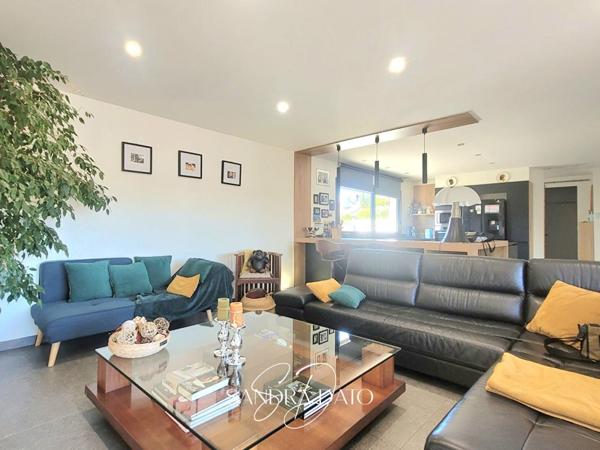 MAISON VILLEMOUSTAUSSOU - PLAIN PIED- 3 CHAMBRES - 1 STUDIO INDEPENDANT - CLIMATISATION - PISCINE - GARAGE