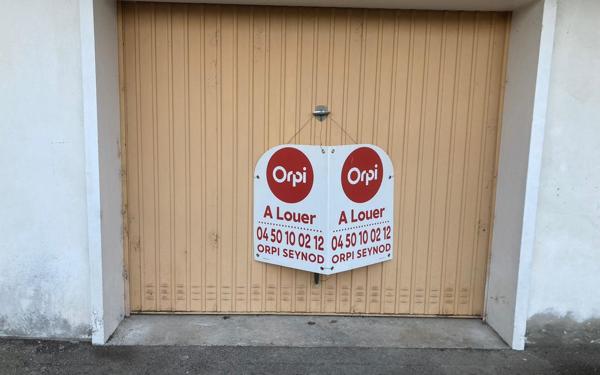 Stationnement à louer