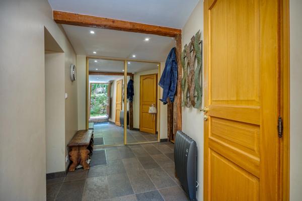 Maison de caractère avec piscine et jardin arboré à vendre 5 pièces ECHENEVEX (01)