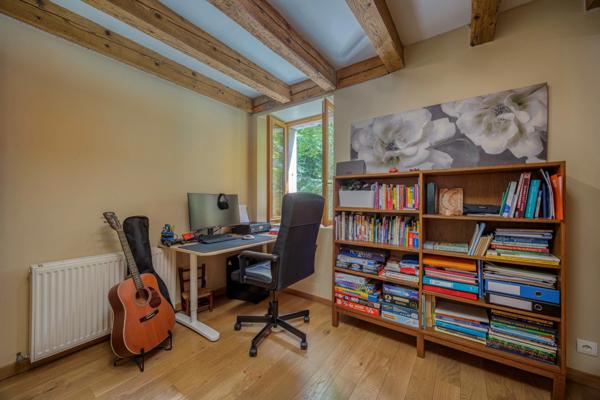 Maison de caractère avec piscine et jardin arboré à vendre 5 pièces ECHENEVEX (01)