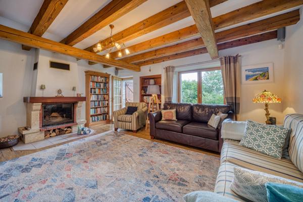 Maison de caractère avec piscine et jardin arboré à vendre 5 pièces ECHENEVEX (01)