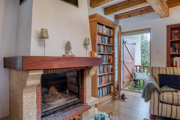 Maison de caractère avec piscine et jardin arboré à vendre 5 pièces ECHENEVEX (01)
