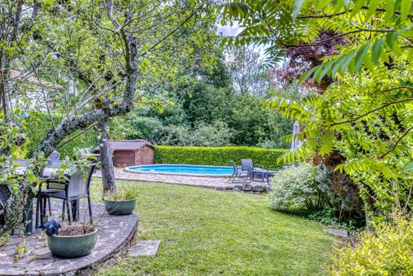 Maison de caractère avec piscine et jardin arboré à vendre 5 pièces ECHENEVEX (01)