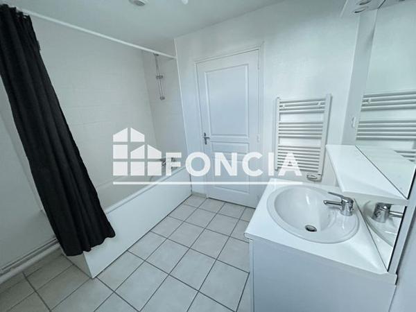 Location Appartement 4 pièces 72 m² - Flers 61100