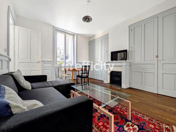 Appartement
         2 pièces
        - 44 m² 61 500 € *