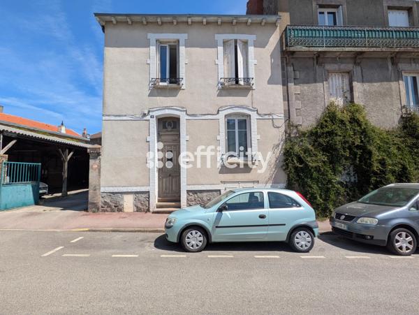 Appartement
         2 pièces
        - 44 m² 61 500 € *
