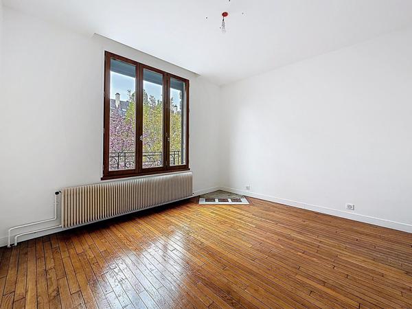 Maison en parfait état 3 chambres DPE D 2 parking