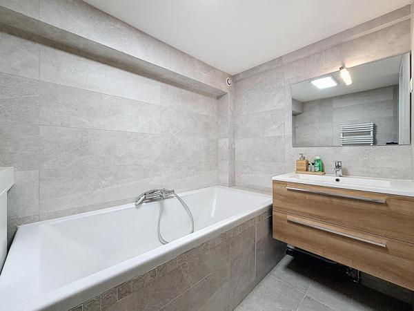 Maison en parfait état 3 chambres DPE D 2 parking