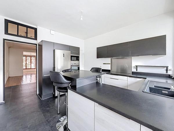 Maison en parfait état 3 chambres DPE D 2 parking