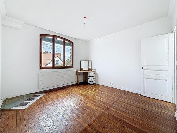 Maison en parfait état 3 chambres DPE D 2 parking