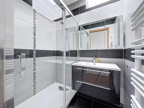 Maison en parfait état 3 chambres DPE D 2 parking