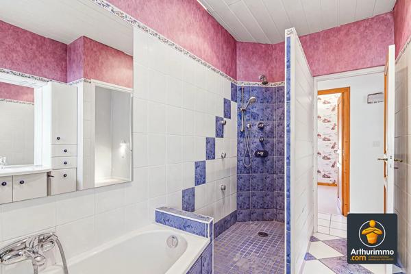 Vente                                                      Maison
                        
                     7 pièces                      180 m2                     à Sainte-Foy-Lès-Lyon