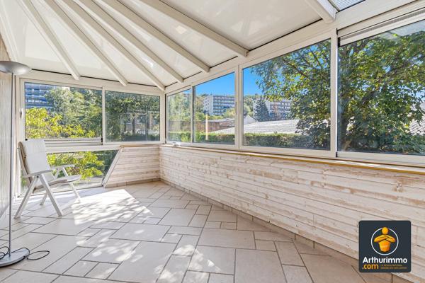 Vente                                                      Maison
                        
                     7 pièces                      180 m2                     à Sainte-Foy-Lès-Lyon