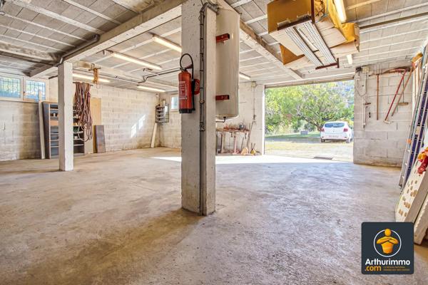 Vente                                                      Maison
                        
                     7 pièces                      180 m2                     à Sainte-Foy-Lès-Lyon