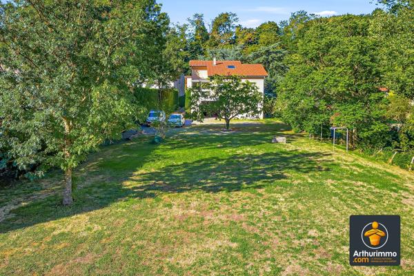 Vente                                                      Maison
                        
                     7 pièces                      180 m2                     à Sainte-Foy-Lès-Lyon