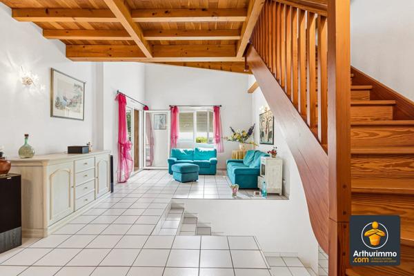 Vente                                                      Maison
                        
                     7 pièces                      180 m2                     à Sainte-Foy-Lès-Lyon