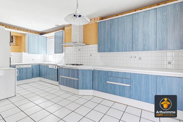 Vente                                                      Maison
                        
                     7 pièces                      180 m2                     à Sainte-Foy-Lès-Lyon