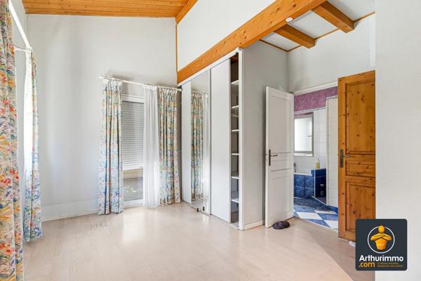 Vente                                                      Maison
                        
                     7 pièces                      180 m2                     à Sainte-Foy-Lès-Lyon