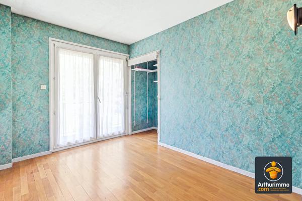 Vente                                                      Maison
                        
                     7 pièces                      180 m2                     à Sainte-Foy-Lès-Lyon