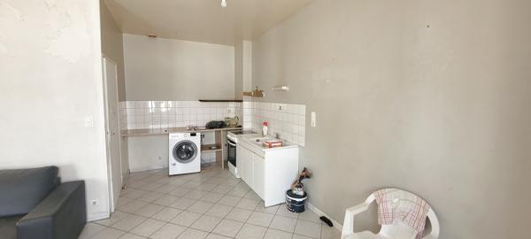 Tocane-Saint-Apre (24350) SPÉCIAL INVESTISSEUR une maison de deux appartements 63 m² et 26 m² centre-ville ,Revenu locatif total : 11 76