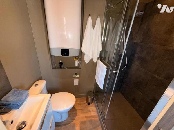 BARFLEUR - MMEUBLE A USAGE DE COMMERCE ET D'HABITATION