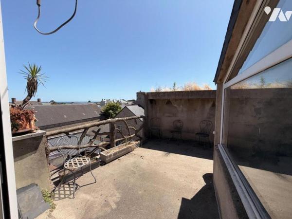 BARFLEUR - MMEUBLE A USAGE DE COMMERCE ET D'HABITATION