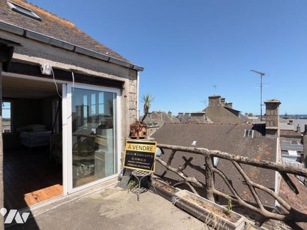 BARFLEUR - MMEUBLE A USAGE DE COMMERCE ET D'HABITATION