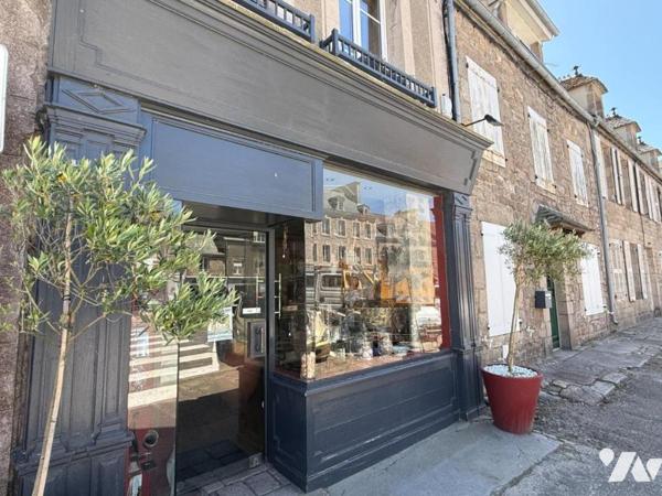 BARFLEUR - MMEUBLE A USAGE DE COMMERCE ET D'HABITATION