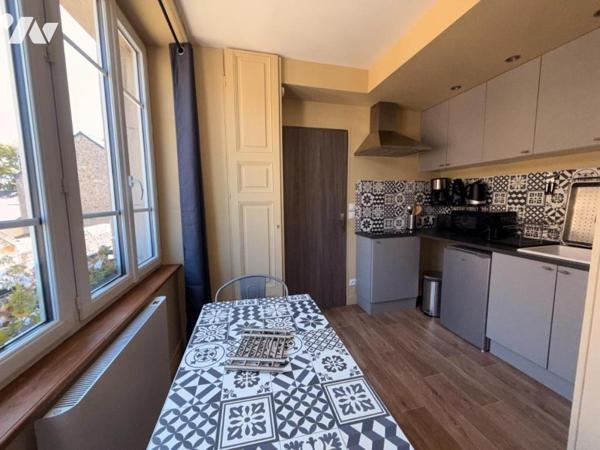 BARFLEUR - MMEUBLE A USAGE DE COMMERCE ET D'HABITATION