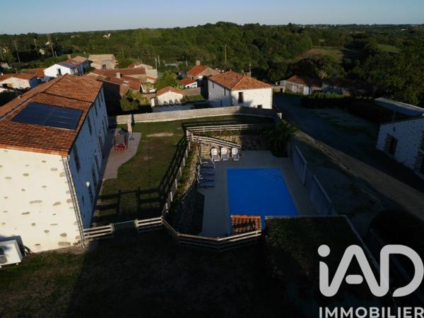 Maison à vendre 13 pièces 251 m² Le Poiré-sur-Vie