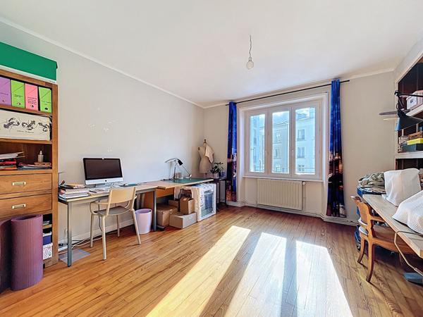 A VENDRE - GRAND APPARTEMENT - TRIANGLE D'OR - BREST