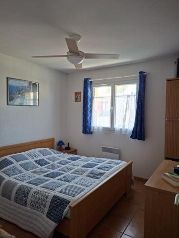Fréjus – Maison mitoyenne de  101 m² - 3 chambres - Garage et Jardin proche des commerces 