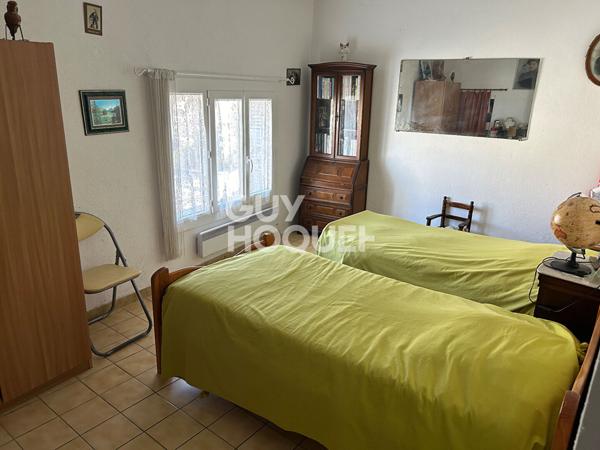 Maison d'habitation avec grenier aménageable + commerce en rez-de-chaussée avec accès indépendant, le tout sur une surface terrain de +/- 500 m² avec garages.