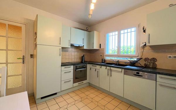 Maison à vendre    6 pièces •  Saint-Martin-de-Seignanx