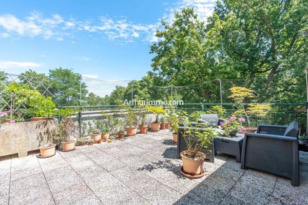 Vente                                                      Appartement
                        
                     5 pièces                      106 m2                     à Sucy-en-Brie