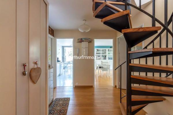 Vente                                                      Appartement
                        
                     5 pièces                      106 m2                     à Sucy-en-Brie