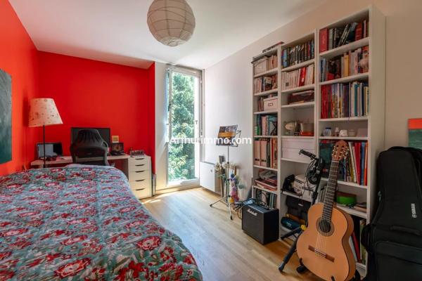 Vente                                                      Appartement
                        
                     5 pièces                      106 m2                     à Sucy-en-Brie