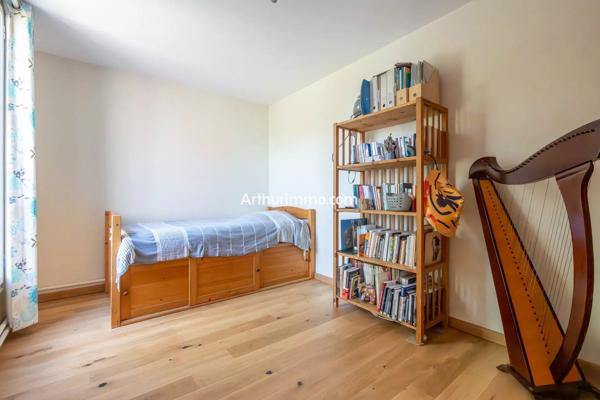 Vente                                                      Appartement
                        
                     5 pièces                      106 m2                     à Sucy-en-Brie