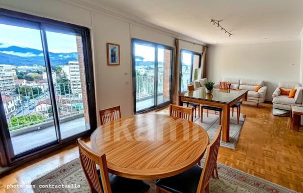 Grand appartement avec vue imprenable