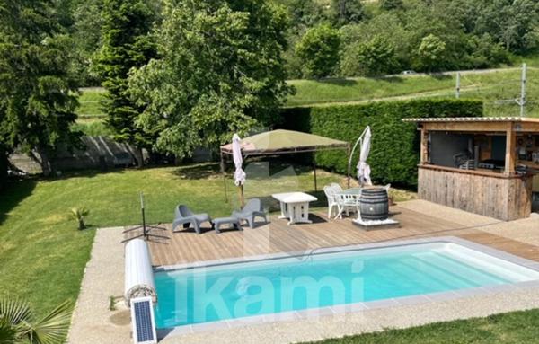 Maison familiale avec piscine et grand jardin