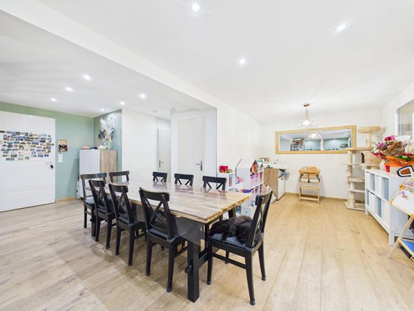 Maison mitoyenne rénovée de 117 m2 avec piscine le petit charran