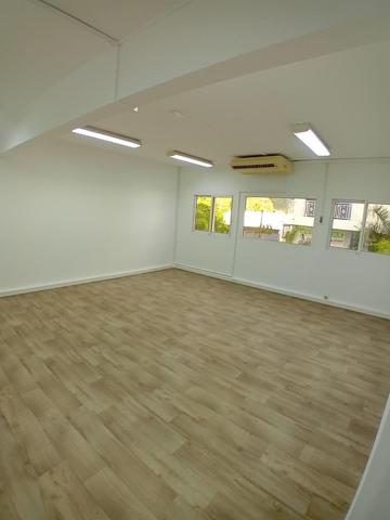 Local Professionnel à vendre à La possession