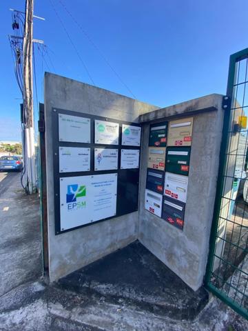 Local Professionnel à vendre à La possession