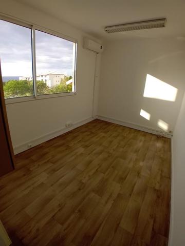 Local Professionnel à vendre à La possession