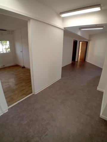 Local Professionnel à vendre à La possession