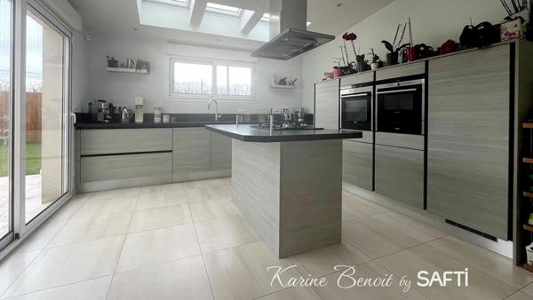 Coeur de ville, belle maison familliale contemporaine , avec une cuisine de rêve !