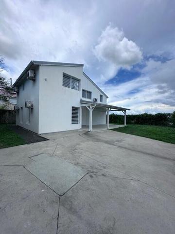 A LOUER  MAGNIFIQUE VILLA T6 R+1 SITUEE A ARNOUVILLE PETIT-BOURG