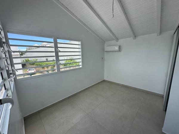 A LOUER  MAGNIFIQUE VILLA T6 R+1 SITUEE A ARNOUVILLE PETIT-BOURG