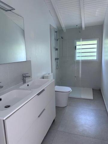 A LOUER  MAGNIFIQUE VILLA T6 R+1 SITUEE A ARNOUVILLE PETIT-BOURG